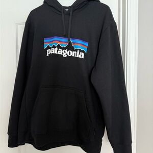 Patagonia black sweatshirt women’s large/ men’s medium